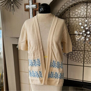 The sweetest vintage pale blue & cream handmade knit cardigan short sleeve open